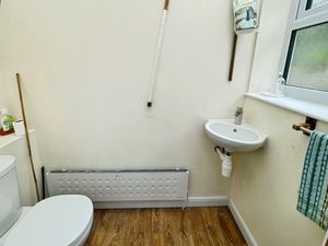 Guest w.c- click for photo gallery